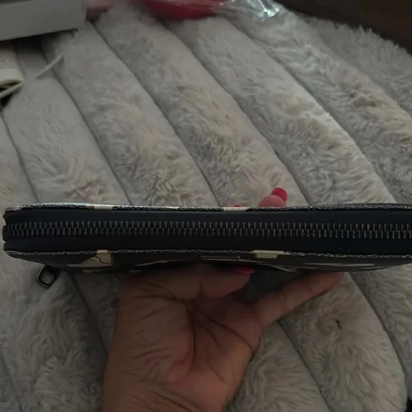 Dolce & Gabbana Black Wallet with Shoe Motif - Picture 6 of 9